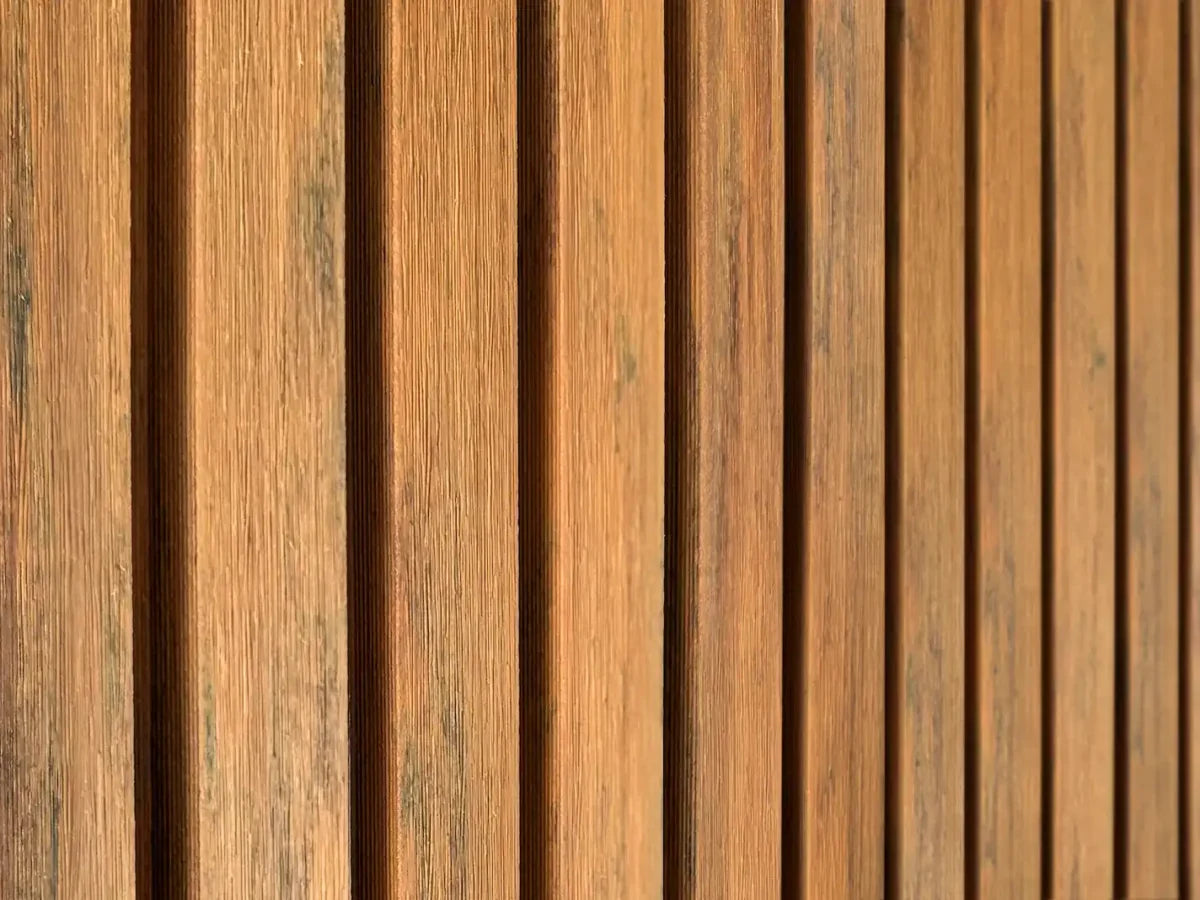 Paneles Ranurados de Roble para Exteriores